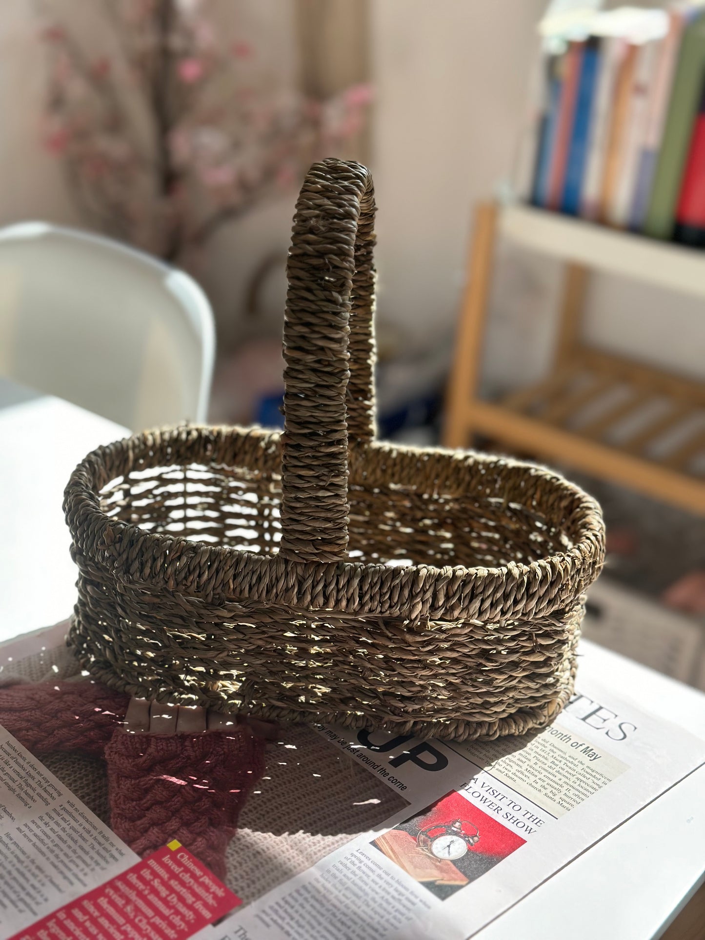 Small basket with handel (empty)