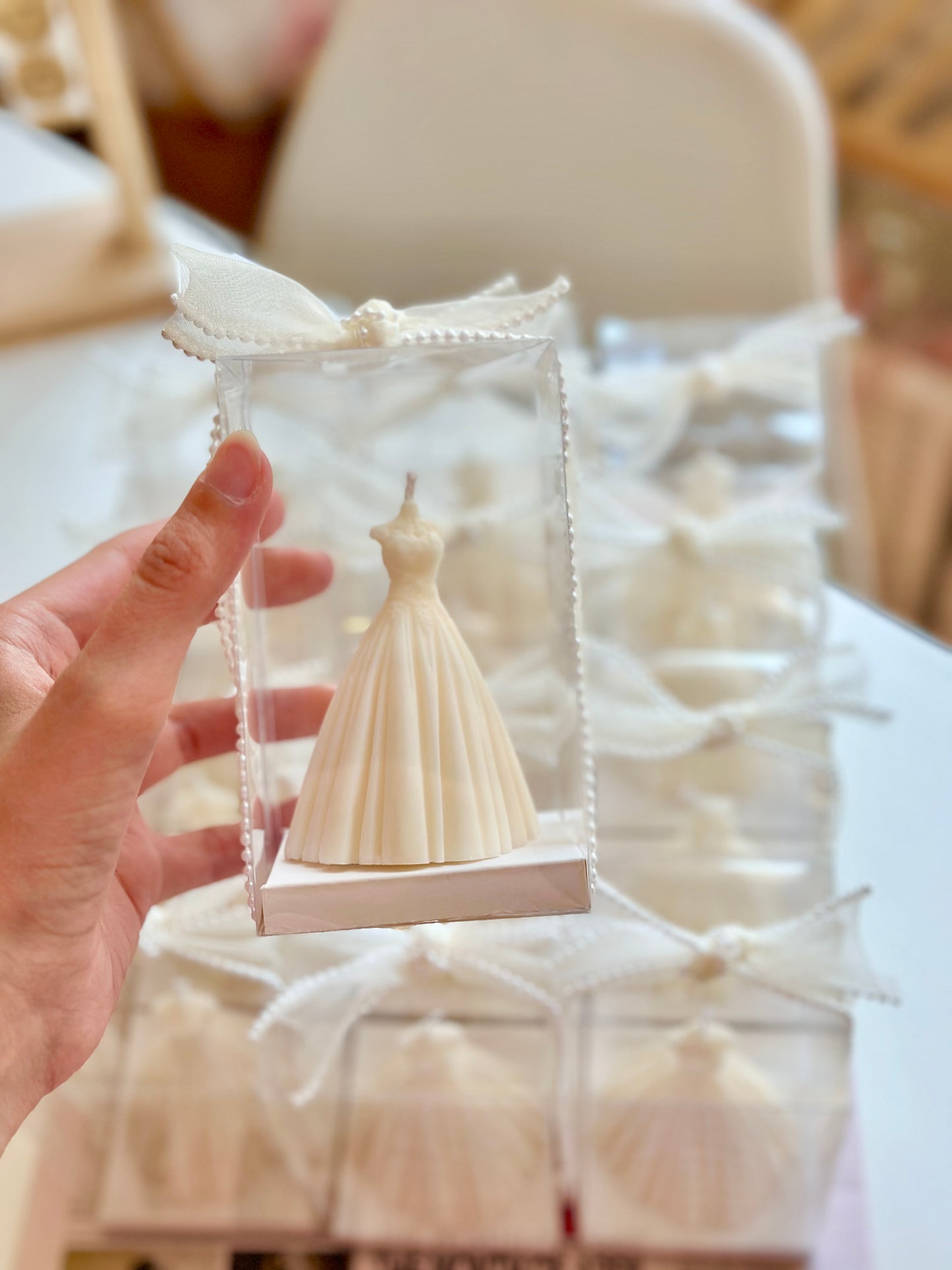 Bride candle giveaways