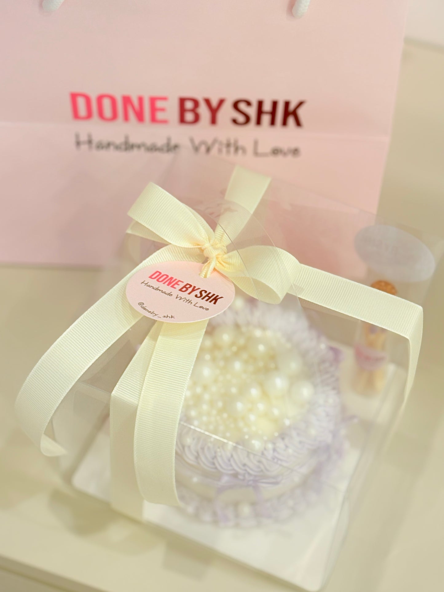 Pearls Candle cake