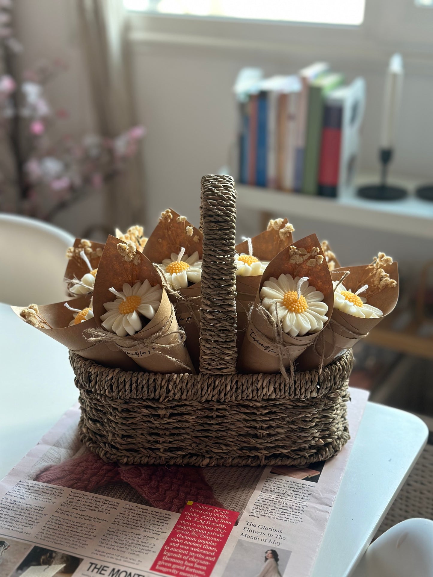 Small basket with handel (empty)