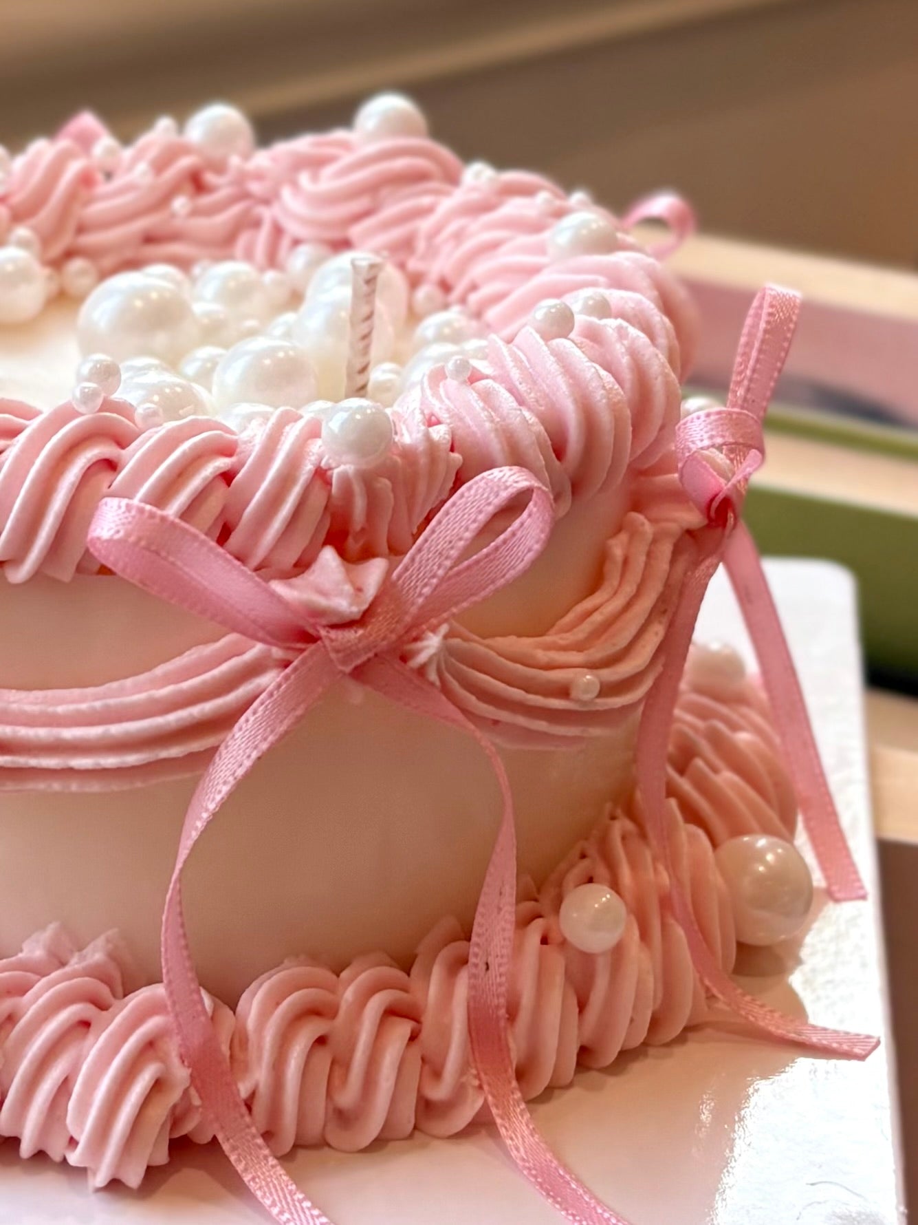 Pearls Candle cake