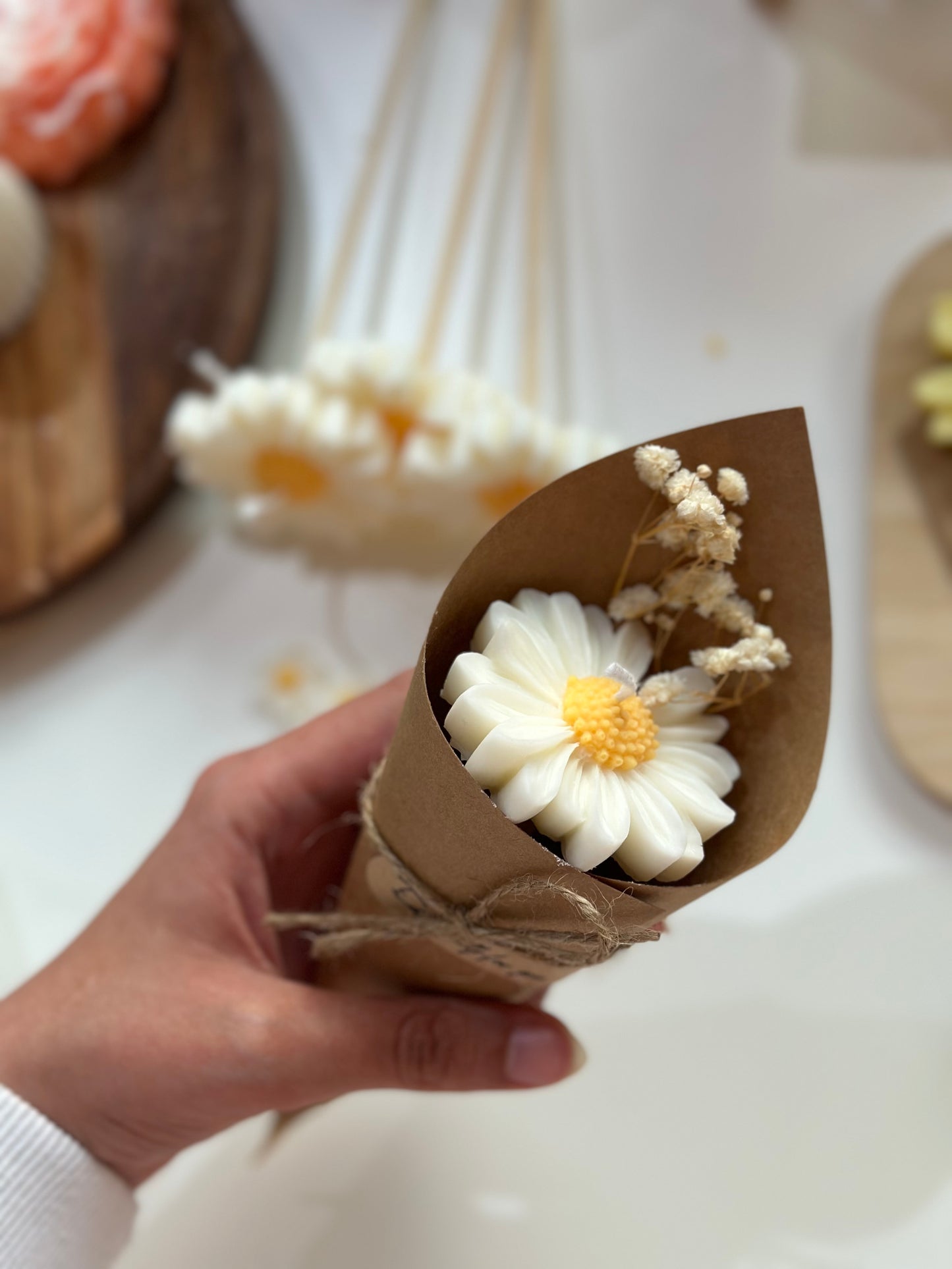 Daisy candle bouquet
