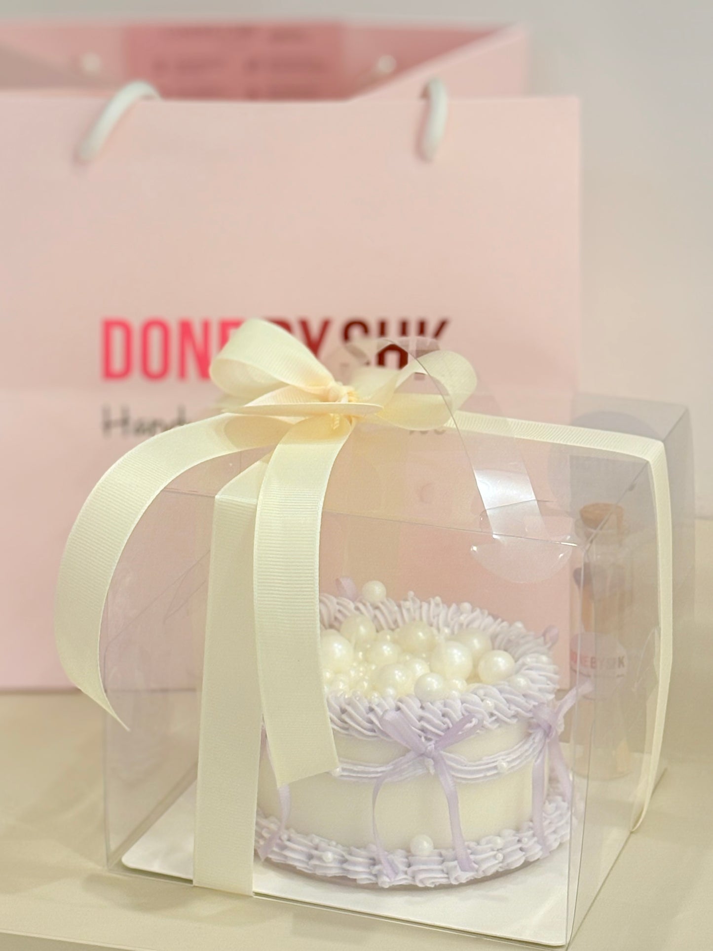 Pearls Candle cake