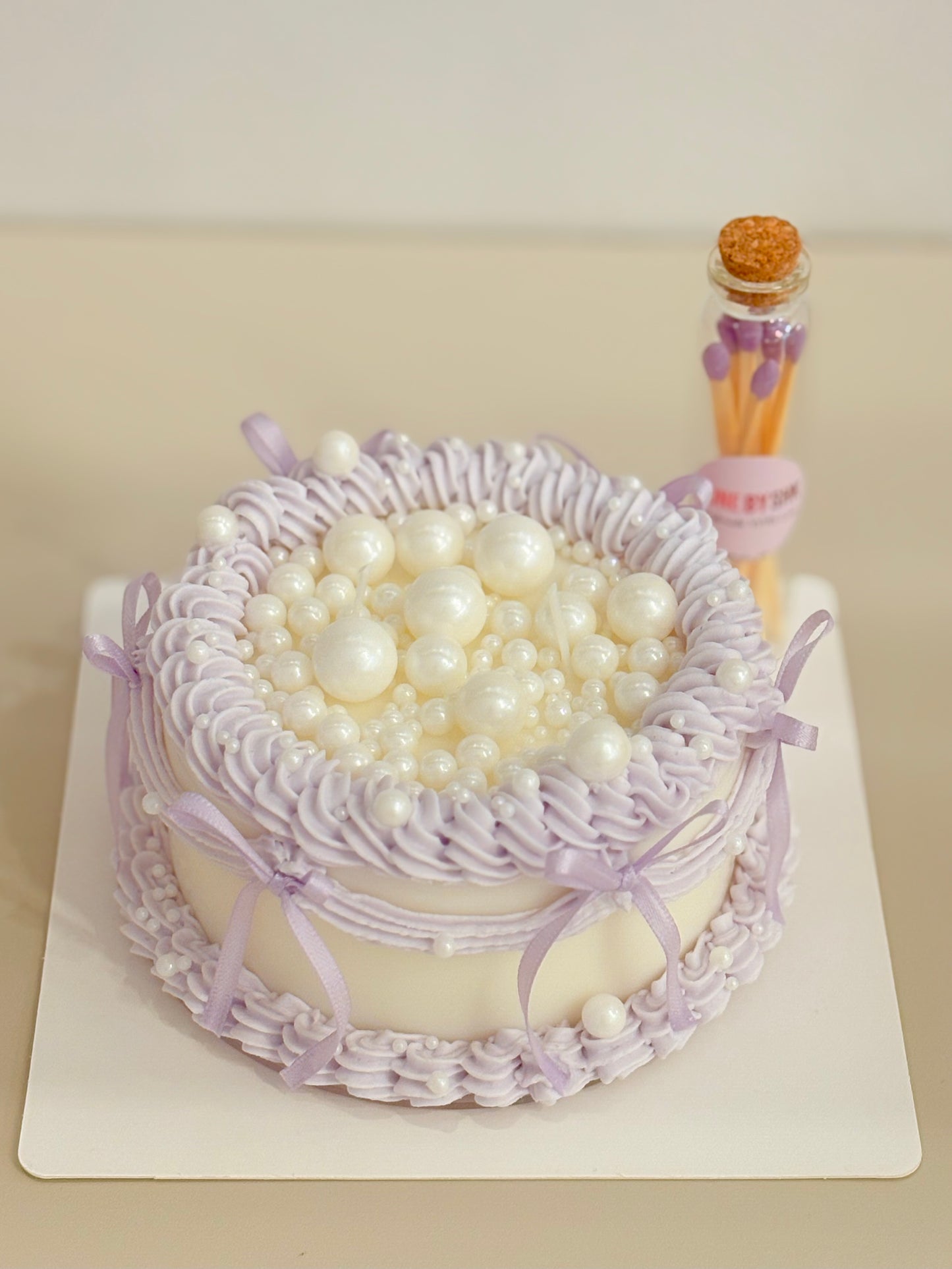 Pearls Candle cake