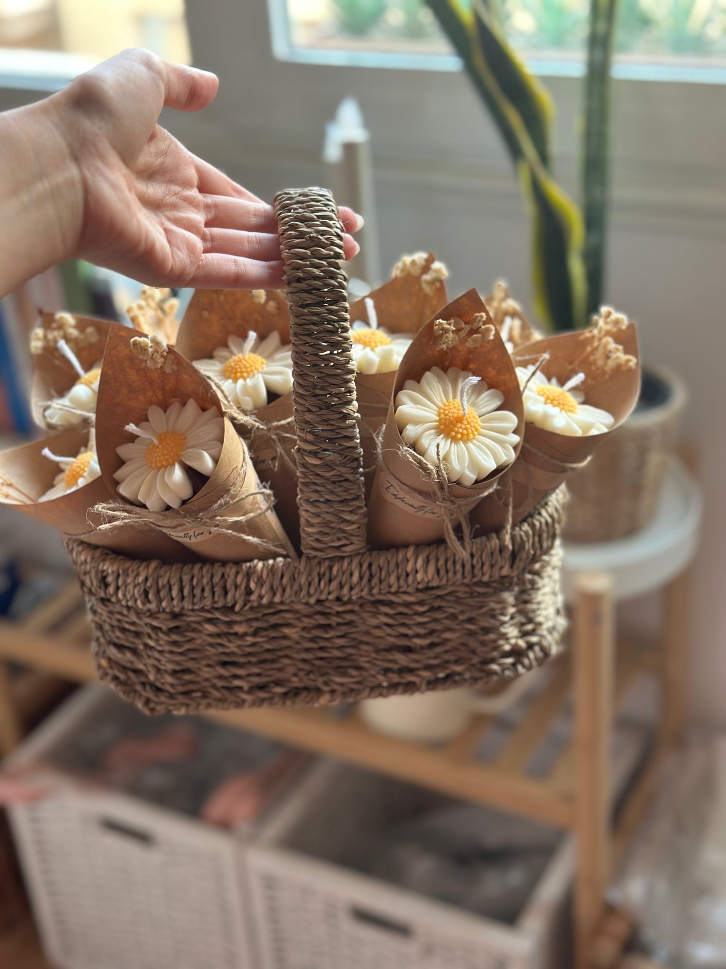 Small basket with handel (empty)