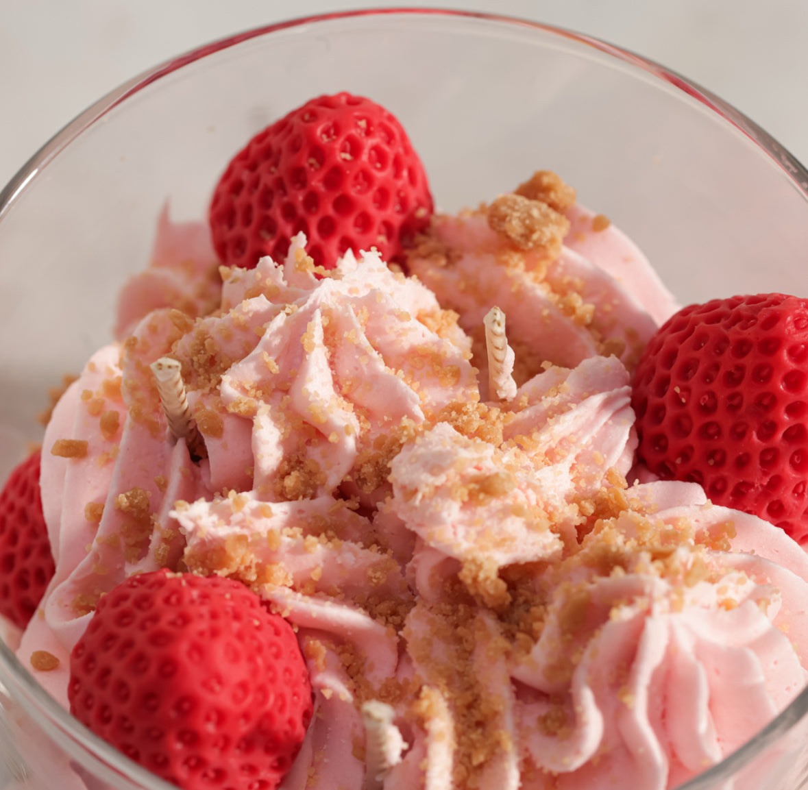 Strawberry cheesecake candle