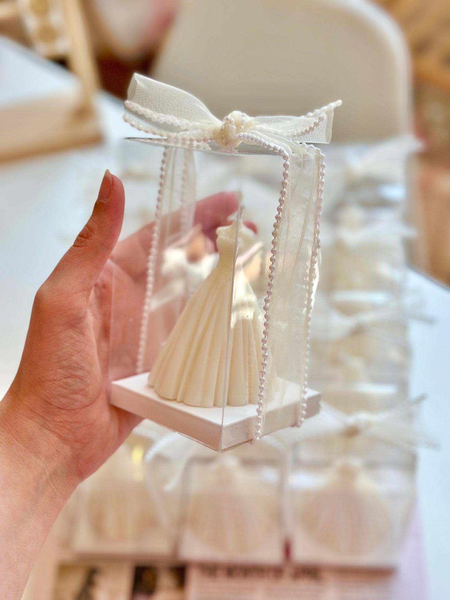 Bride candle giveaways