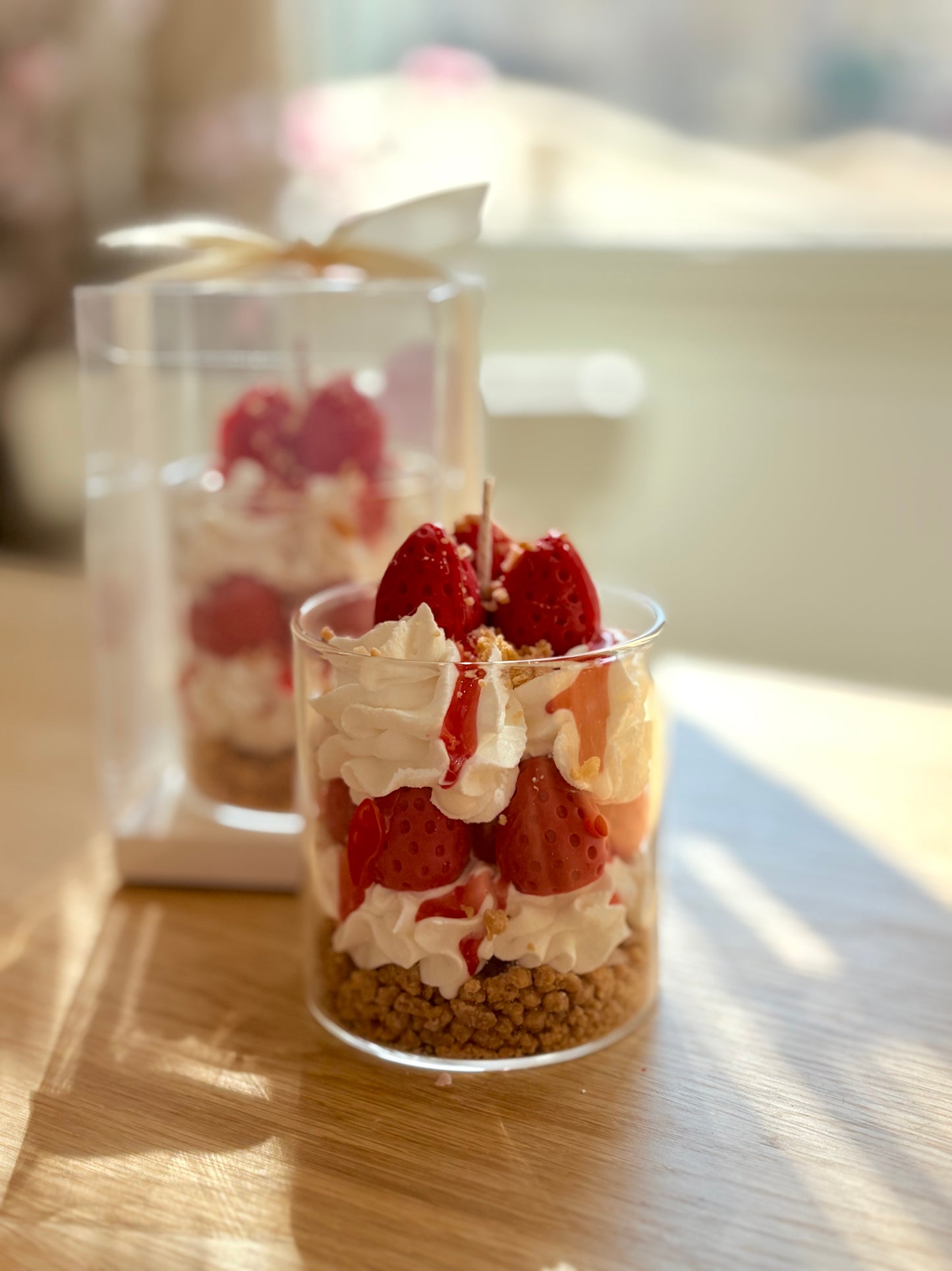 شمعة جيز كيك الفراولة