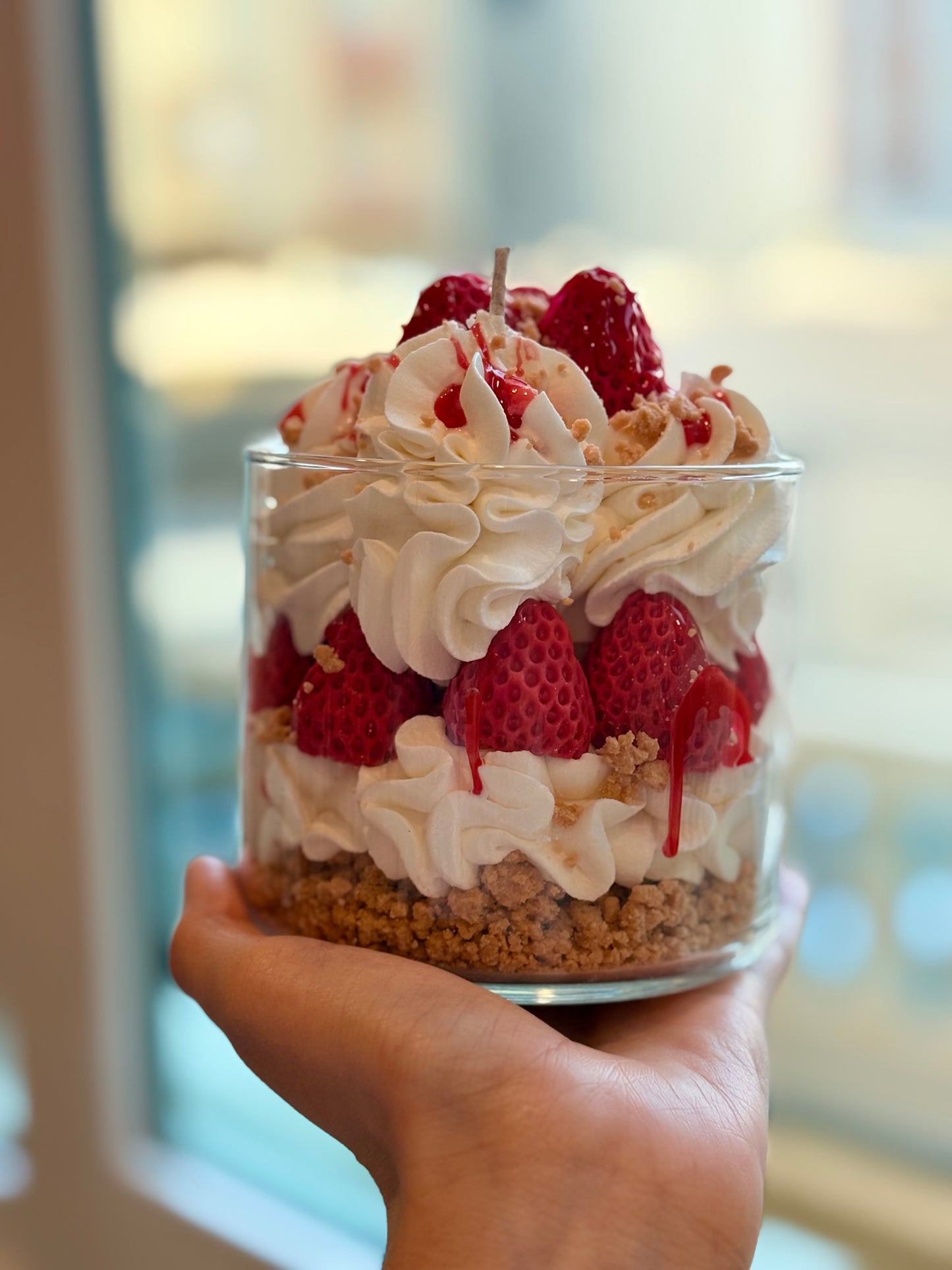 شمعة جيز كيك الفراولة