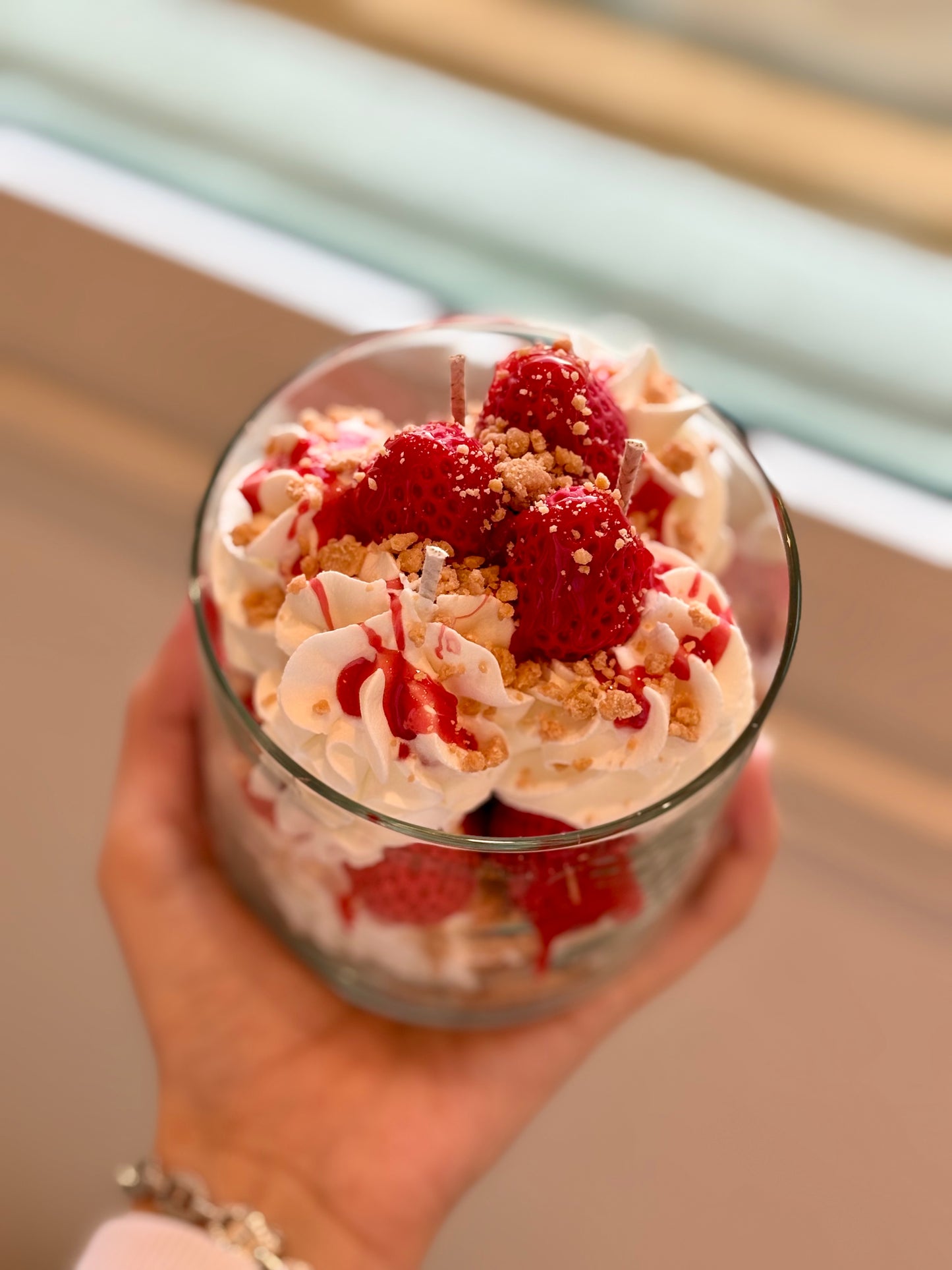 شمعة جيز كيك الفراولة