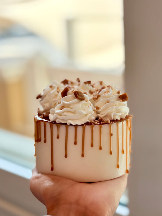 Caramel candle cake